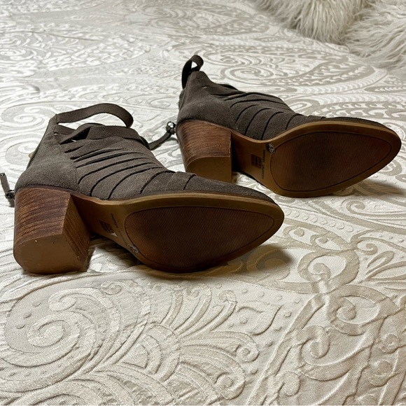 Chinese Laundry Suede bootie boots. Size 6. Taupe color. - Picture 10 of 15